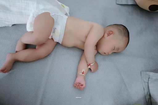 上饶三个月宝宝发育标准